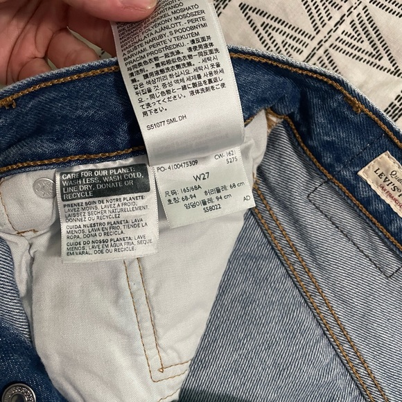 Levi’s 501 shorts size 27 medium wash - Picture 6 of 7